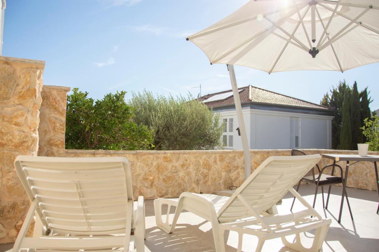 Holiday House By The Sea Vigo ザダル エクステリア 写真