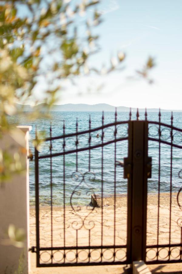 Holiday House By The Sea Vigo ザダル エクステリア 写真