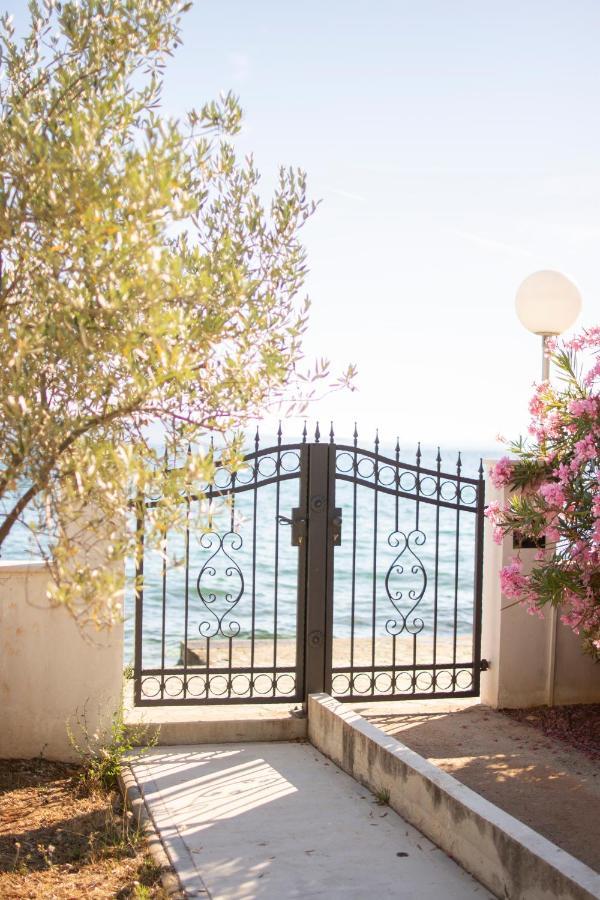 Holiday House By The Sea Vigo ザダル エクステリア 写真