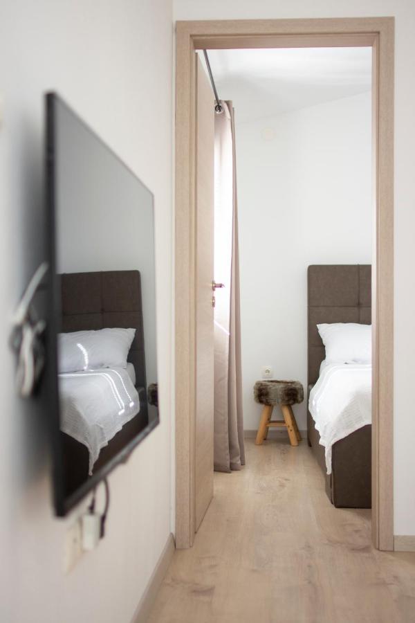 Holiday House By The Sea Vigo ザダル エクステリア 写真